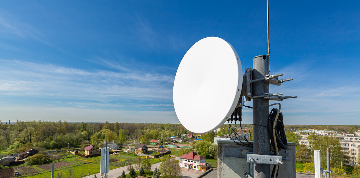 Exploring microwave radio: A low-latency solution for critical comms featured image
